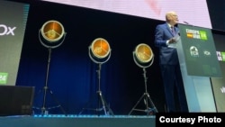 Orlando Gutiérrez Boronat ofrece un discurso en la Convención "Europa Viva 24", del partido de derecha español Vox, en Madrid.