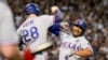 Marcus Semien (der.) festeja su jonrón de tres carreras junto a Jonah Heim, su compañero en los Rangers de Texas, en el cuarto juego de la Serie Mundial ante los Diamondbacks de Arizona. (AP Foto/Brynn Anderson)