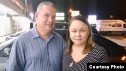 Luis de la Paz y Zoé Valdés.