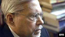 El escritor cubano Guillermo Cabrera Infante (1929 – 2005)