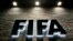 Vista del logo de la FIFA en la sede de la entidad en Zurich, Suiza. 