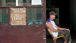 Cubano opina ante eliminación del listado de actividades permitidas al sector privado Cubano opina ante eliminación del listado de actividades permitidas al sector privado