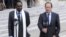 El presidente de Francia, Francois Hollande (dcha), y el presidente de Mali, Dioncounda Traore, dan una rueda de prensa tras la reunión mantenida en el Elíseo en Paris, Francia. 
