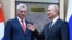 El presidente ruso Vladímir Putin junto al gobernante cubano Miguel Díaz Canel, en la visita de este a Moscú, en octubre de 2019. (Alexander Nemenov/Pool vía AP)